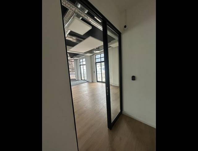 215M² BUILDING TO LET IN CAPE TOWN CITY CENTRE